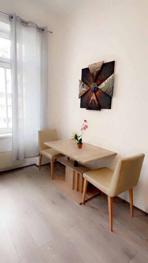 Premier Quad Room Wh Vienne Extérieur photo